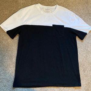 NWOT Men’s Large T Shirt with front pocket in black and white